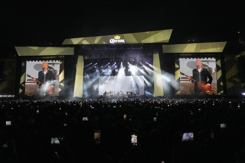 Paul McCartney durante su concierto en el Corona Capital en la Ciudad de México el domingo 17 de noviembre de 2024. (Foto AP/Eduardo Verdugo)