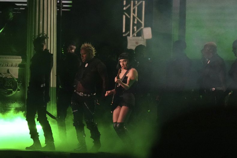Lady Gaga se presenta durante su concierto gratuito en la playa de Copacabana en Río de Janeiro, el sábado 3 de mayo de 2025. (Foto AP/Silvia Izquierdo)