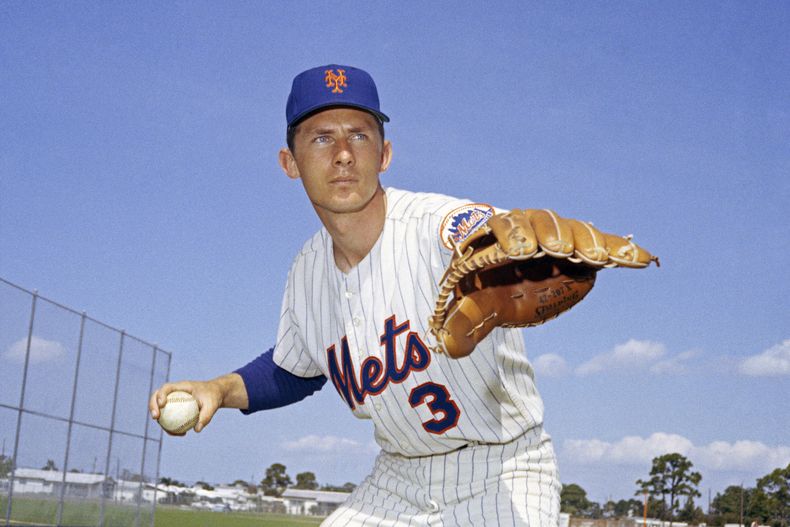 ARCHIVO - El torpedero de los Mets de Nueva York Bud Harrelson posa en 1970. Harrelson falleció la noche del miércoles, 10 de enero de 2024. Tenía 79 años. (AP Foto)