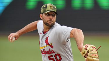 Molina empuja 2; Cardenales superan a Piratas