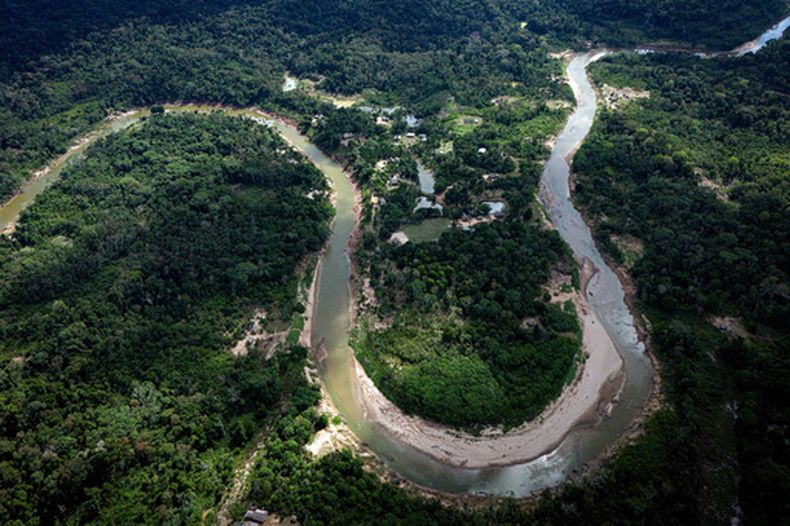 ARCHIVO - El territorio de los ashaninka se ubica a lo largo del sinuoso río Amonia, el 22 de junio de 2024, en el estado de Acre, Brasil. (AP Foto/Jorge Saenz, archivo)