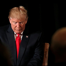 Trump explica quién lleva su Twitter