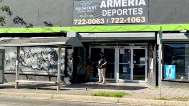 agentes de atf realizan una intervencion en una armeria en santurce