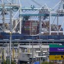 Disminuye déficit comercial de EEUU al subir exportaciones