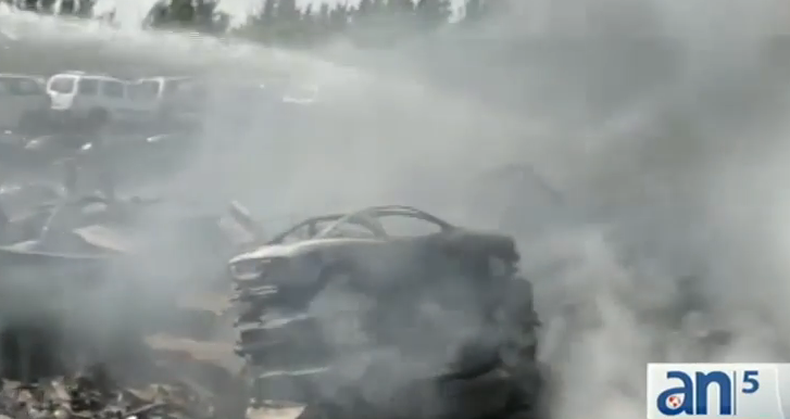 Varias unidades de bomberos fueron necesarias para aplacar las llamas.