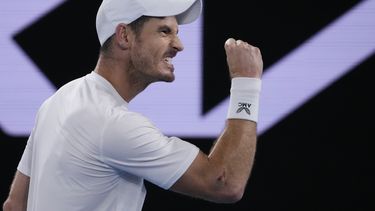 Murray somete a Kokkinakis pasadas las 4 am en Australia