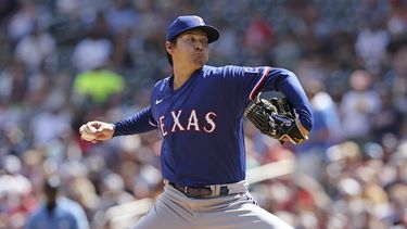 Arihara luce en blanqueada de Rangers sobre Mellizos