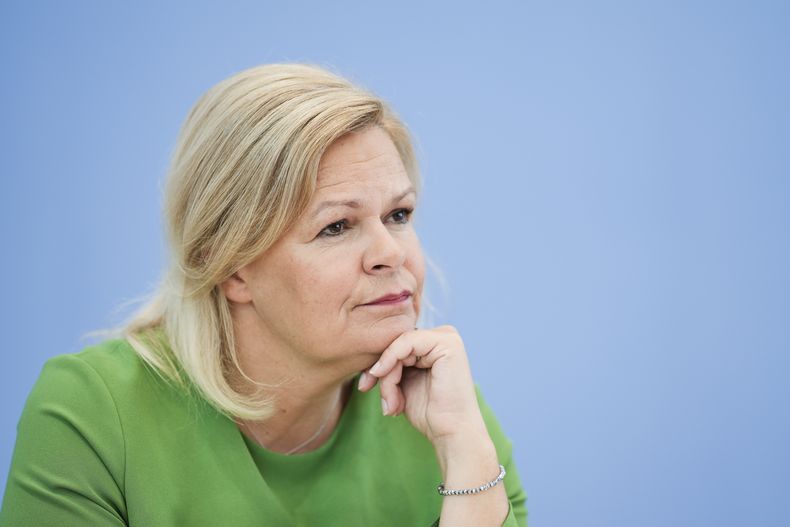 La ministra alemana del interior Nancy Faeser en Berlín, el 23 de agosto de 2023. (Foto AP /Markus Schreiber)
