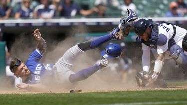 Con jonrones de Olivares y Rivera, Reales vencen a Tigres