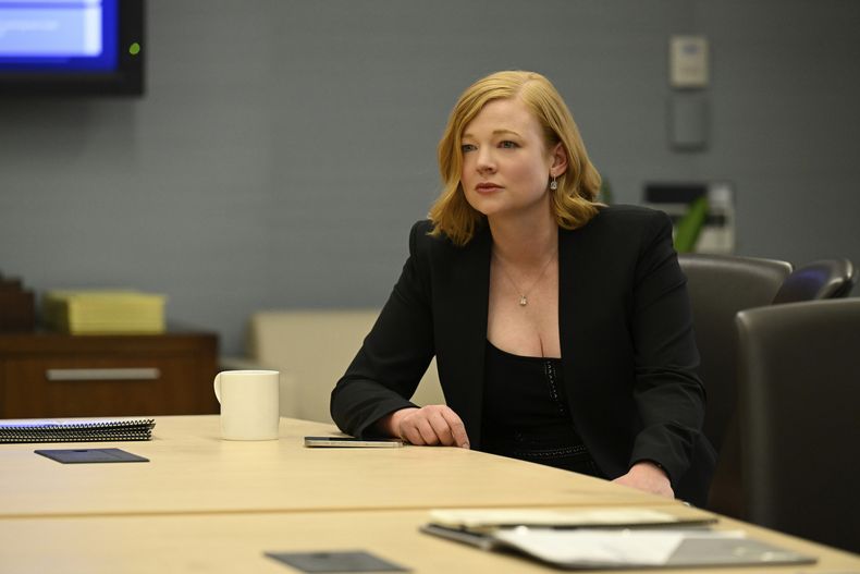 Sarah Snook en una escena de Succession en una imagen proporcionada por HBO. (HBO vía AP)