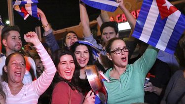 jovenes cubano-estadounidenses buscan su papel en cuba