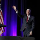 Ante tanto revuelo, Pence cultiva imagen de estabilidad