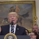 Trump arremete contra investigadores de caso Rusia