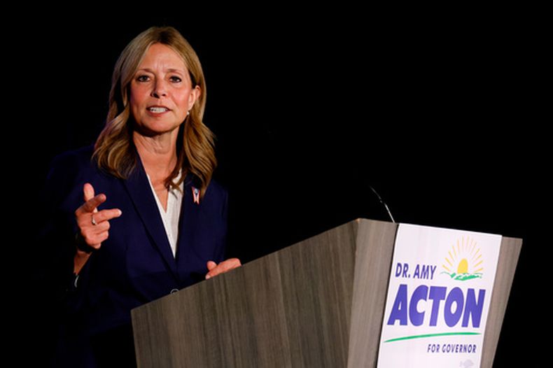 La candidata demócrata a la gubernatura de Ohio, Amy Acton, durante un evento de campaña, el 5 de mayo de 2026, en Columbus, Ohio. (AP Foto/Jay LaPrete, Archivo)