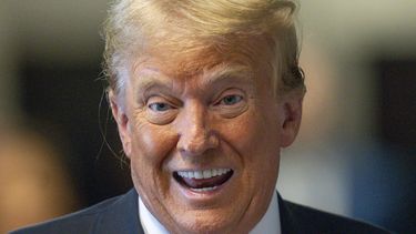 El expresidente Donald Trump llega al tribunal en Manhattan para las deliberaciones del jurado en su caso penal en Nueva York, el jueves 30 de mayo de 2024. (Steven Hirsch/New York Post vía AP, Pool)