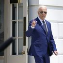 El presidente Joe Biden saluda a los periodistas camino hacia el helicóptero Marine One en el jardín sur de la Casa Blanca en Washington, el lunes 29 de julio de 2024. (Foto AP/Susan Walsh)