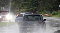 deteriorado el tiempo: lluvias pasajeras, fuerte viento y oleaje de hasta 12 pies
