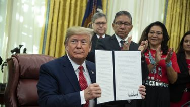 Trump crea comisión sobre indígenas muertos y desaparecidos