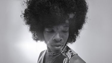 En esta imagen proporcionada por el Instituto Sundance, el músico Sly Stone de la película SLY LIVES! (aka The Burden of Black Genius) de Ahmir Questlove Thompson, una selección oficial del Festival de Cine de Sundance 2025. (Stephen Paley/Sundance Institute vía AP)