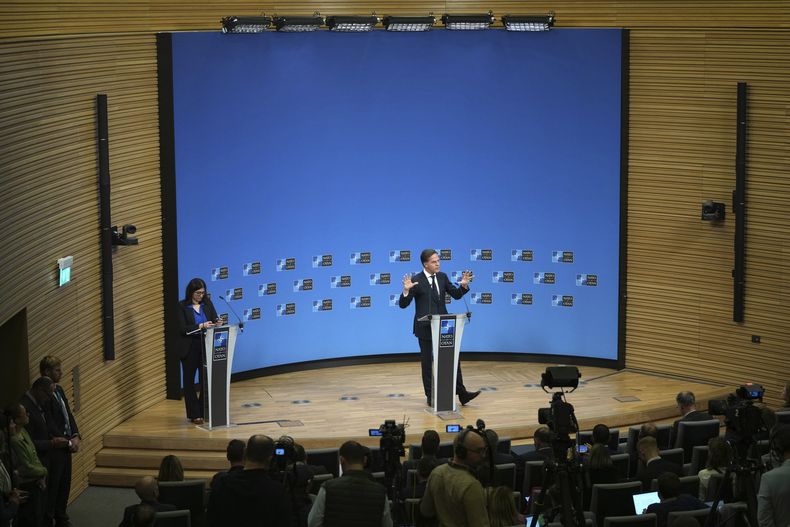 El secretario general de la OTAN Mark Rutte habla durante una conferencia de prensa antes de una reunión de ministros de exteriores de la OTAN en la sede de la alianza en Bruselas, el martes 3 de diciembre de 2024. (AP Foto/Virginia Mayo)