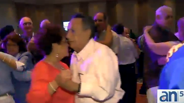 americateve | En una gran celebración abuelos de Hialeah disfrutan de su día