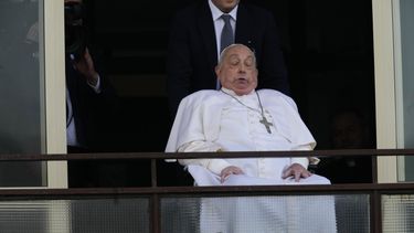El papa Francisco en la ventana del Hospital Policlínico Agostino Gemelli en Roma, el 23 de marzo del 2025. (Foto AP/Domenico Stinellis)