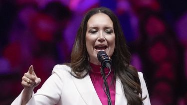 ARCHIVO - Brooke Rollins habla en un mitin de campaña en el Madison Square Garden, el 27 de octubre de 2024, en Nueva York. (Foto AP/Evan Vucci, Archivo)