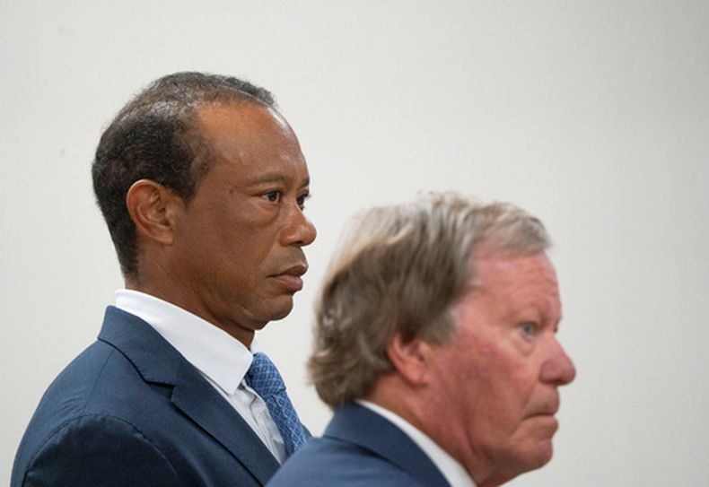 Tiger Woods se presenta en el juzgado de condado del juez Darren Steeles para su audiencia de declaración tras su arresto en marzo el miércoles 2 de septiembre del 2026. (Crystal Vander Weit/Treasure Coast Newspapers via AP, Pool)