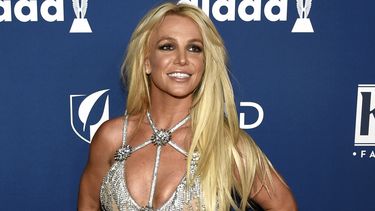 ARCHIVO - En esta fotografía de archivo del 12 de abril de 2018, Britney Spears llega a la 29ª entrega anual de los GLAAD Media Awards en Beverly Hills, California. Spears negó rumores sobre un nuevo álbum y prometiendo nunca regresar a la industria de la músical. Al mismo tiempo, señaló Spears en una publicación de Instagram el miércoles 3 de enero de 2024, todavía compone música, para otras personas. (Foto Chris Pizzello/Invision/AP, archivo)