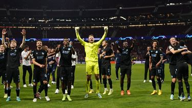 El sorprendente Brujas se clasifica y el Atlético sufre