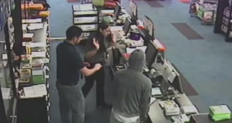 ROBO EN GAMESTOP.png