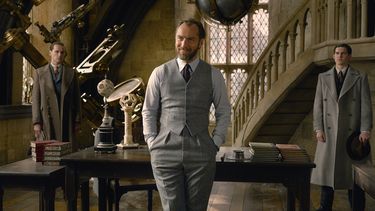 Con ayuda de J.K. Rowling, Jude Law crea un nuevo Dumbledore