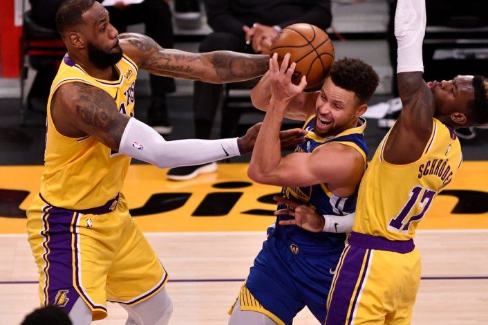 James y Curry se enfrentaron durante esta temporada de la NBA (Robert Hanashiro-USA TODAY Sports)