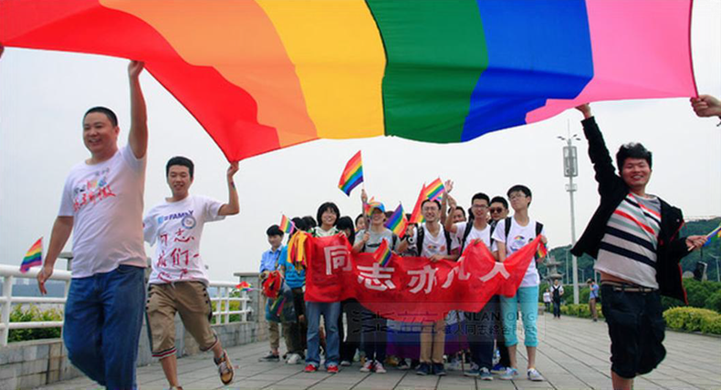 Beijing (CNN)  En este estrecho callejón de Beijing, la bandera del arco iris ondea con libertad.