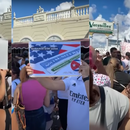 Cientos de cubanos con I-220A protestan en Miami para exigirle a la Administración Biden su legalización en EEUU