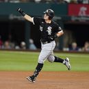 Medias Blancas derrotan 8-2 a Rangers y dividen serie