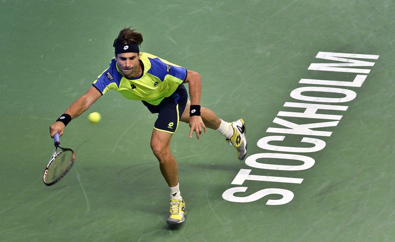 El espa&ntilde;ol David Ferrer durante su partido contra el let&oacute;n Ernest Gulbis en las semifinales del Abierto de Estocolmo el s&aacute;bado 19 de octubre de 2013. (AP Foto/Anders Wiklund, TT News Agency)    SWEDEN OUT
