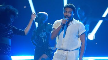 ARCHIVO - Donald Glover se presenta durante los Premios BET el domingo 30 de junio de 2024 en el Teatro Peacock de Los Ángeles. (Foto AP/Chris Pizzello, archivo)