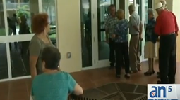 ancianos se quedan sin almorzar por falta de suficiente comida en comedor de hialeah