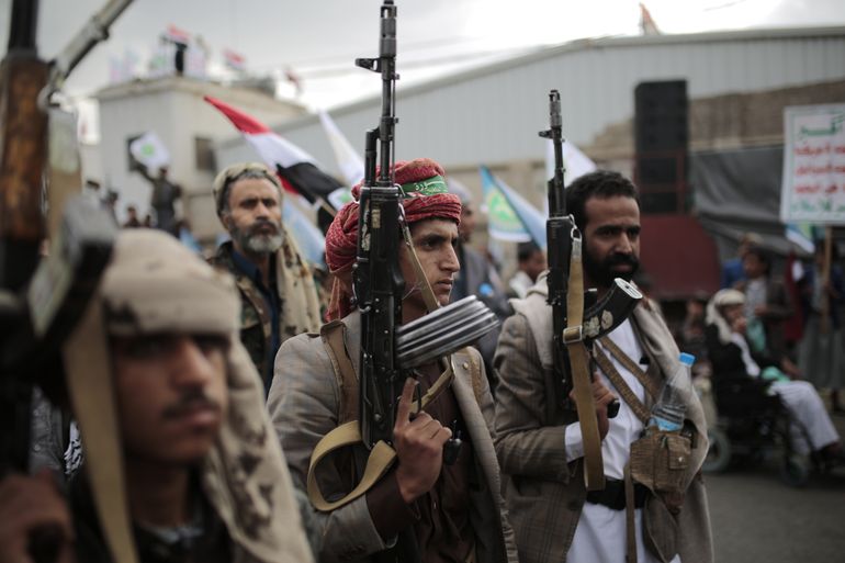 Funcionarios: Bloqueo hutí en Yemen restringe envío de ayuda