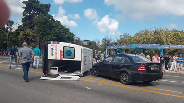 varios heridos por accidente de transito frente a la heladeria coppelia